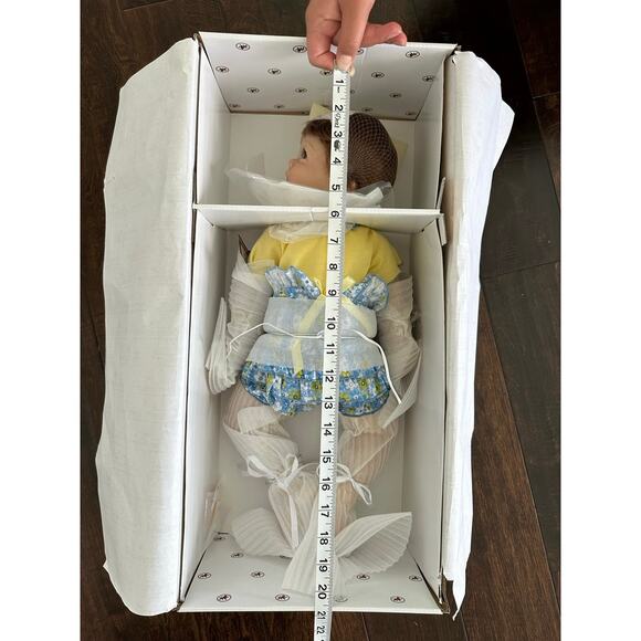 Ashton Drake 'Soo Big Butterfly' Original Issue Vinyl RealTouch Collectible Doll - Picture 6 of 9